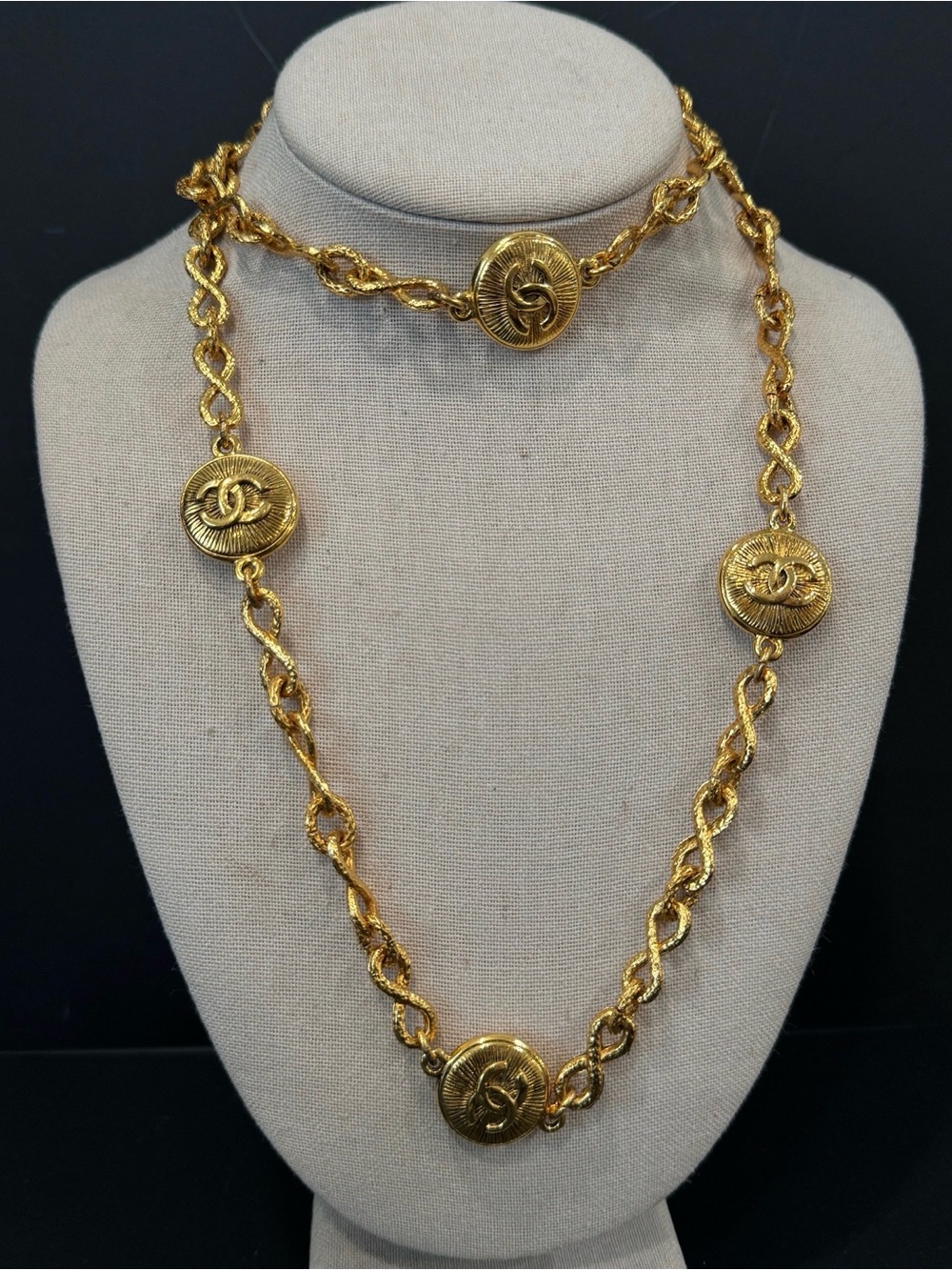 CHANEL Gold-Tone Interlinked Chain Necklace with Medallions